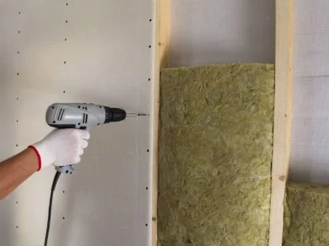 Schallschutzdaemmung in einer Wand