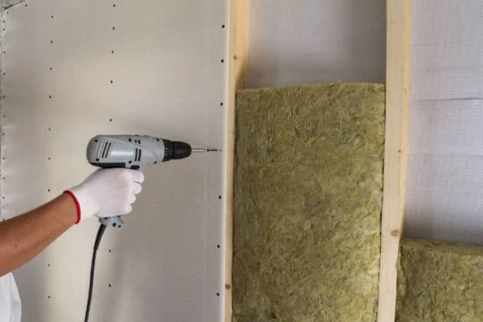 Schallschutzdaemmung in einer Wand
