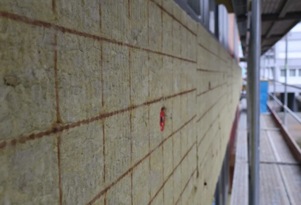 Bild von neu montierten Dämmplatten