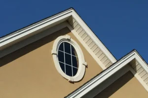 Stuckatur am Fenster einer Fassade