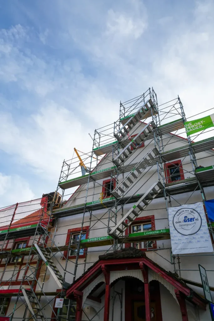 Fassadensanierung öffentliche Gebäude mit Gebr. Oser Ag