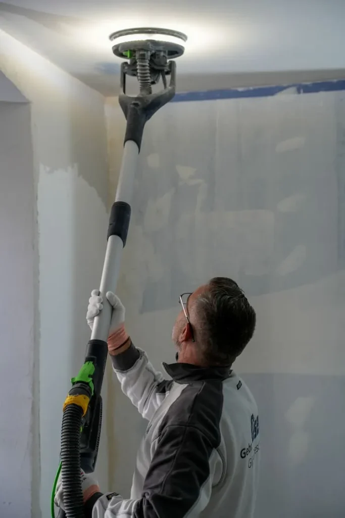 Trockenbau abgehängte Decke staubfrei feinschleifen