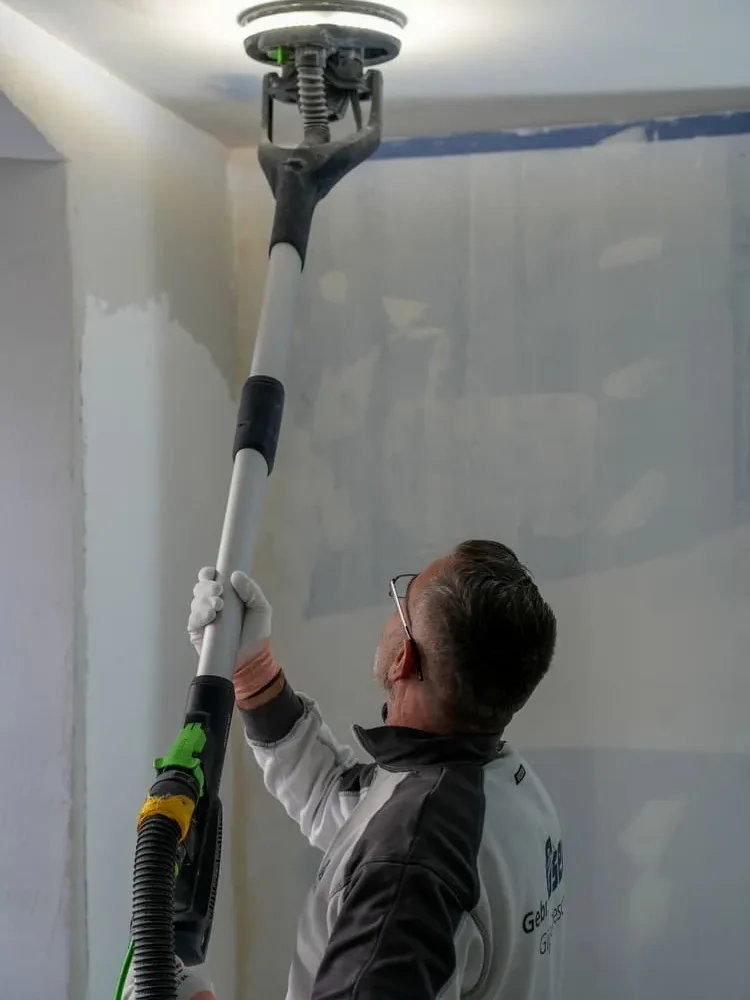Trockenbau abgehängte Decke staubfrei feinschleifen