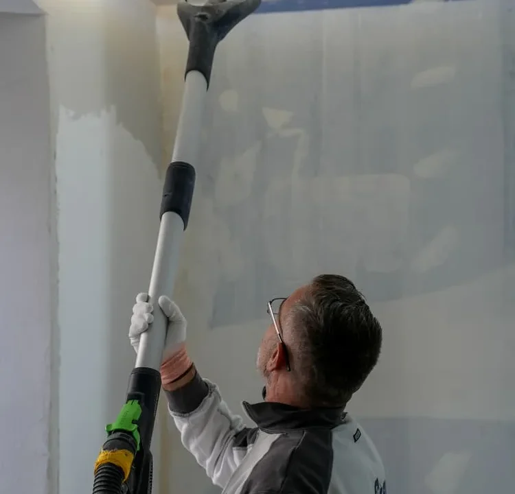 Trockenbau abgehängte Decke staubfrei feinschleifen